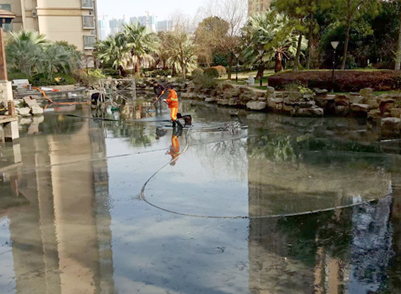 嘉祥景观池淤泥清理