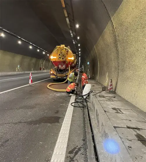 嘉祥隧道排水渠清淤